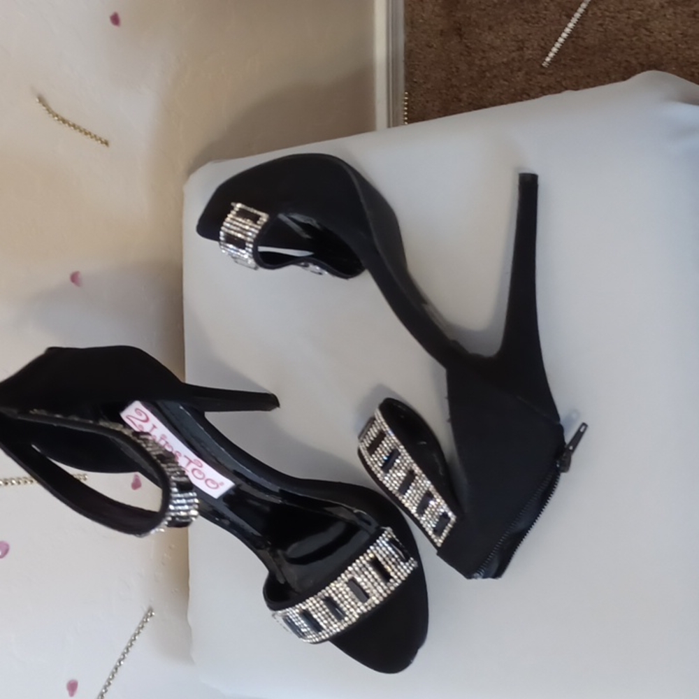 2Lipstoo Shoes